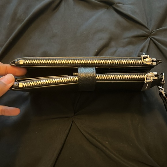 Brand New Black Michael Kors Wristlet - Picture 3 of 10